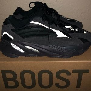 Adidas Yeezy 700 V2 Vanta